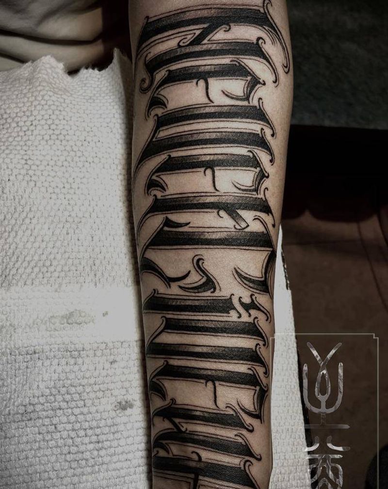 永不言弃纹身图片_手臂花体字纹身图案