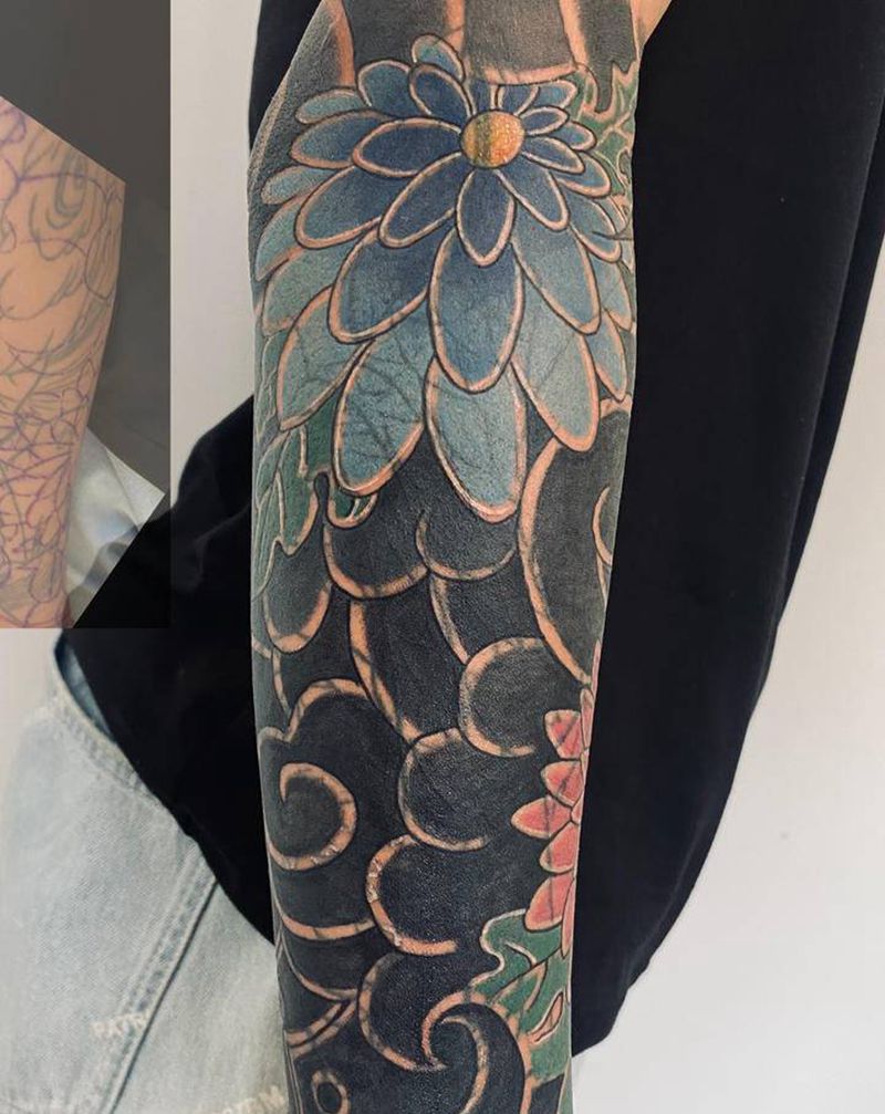 菊花遮盖纹身图片_手臂新传统菊花老传统遮盖纹身图案
