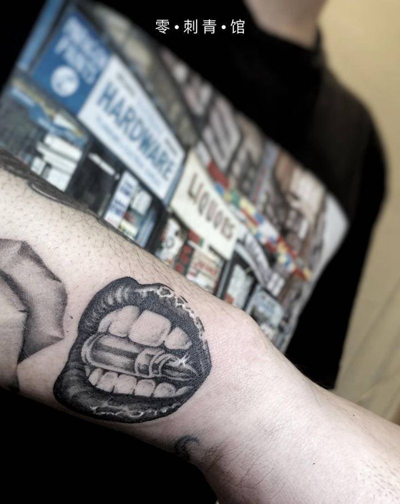 唇纹身图片_手臂欧美写实New School纹身图案