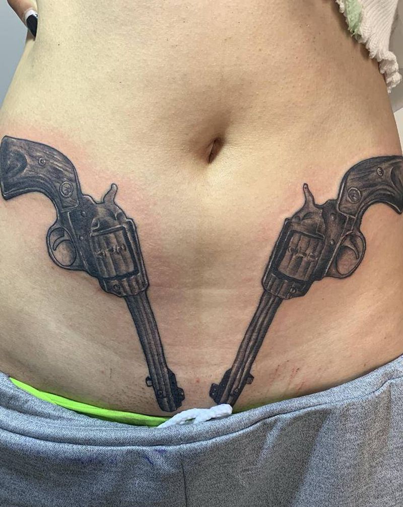 双枪纹身图片_腹部欧美写实纹身图案