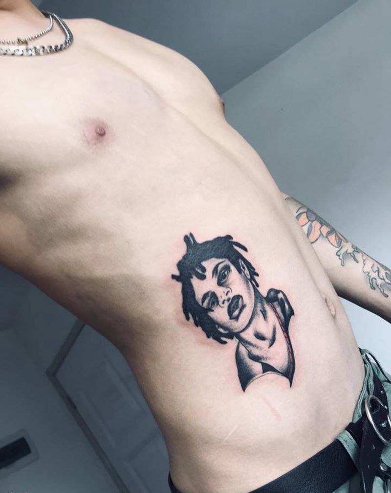 Mc纹身图片_胸部Old School纹身图案