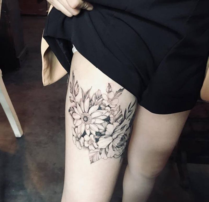 素花纹身图片_腿部点刺纹身图案