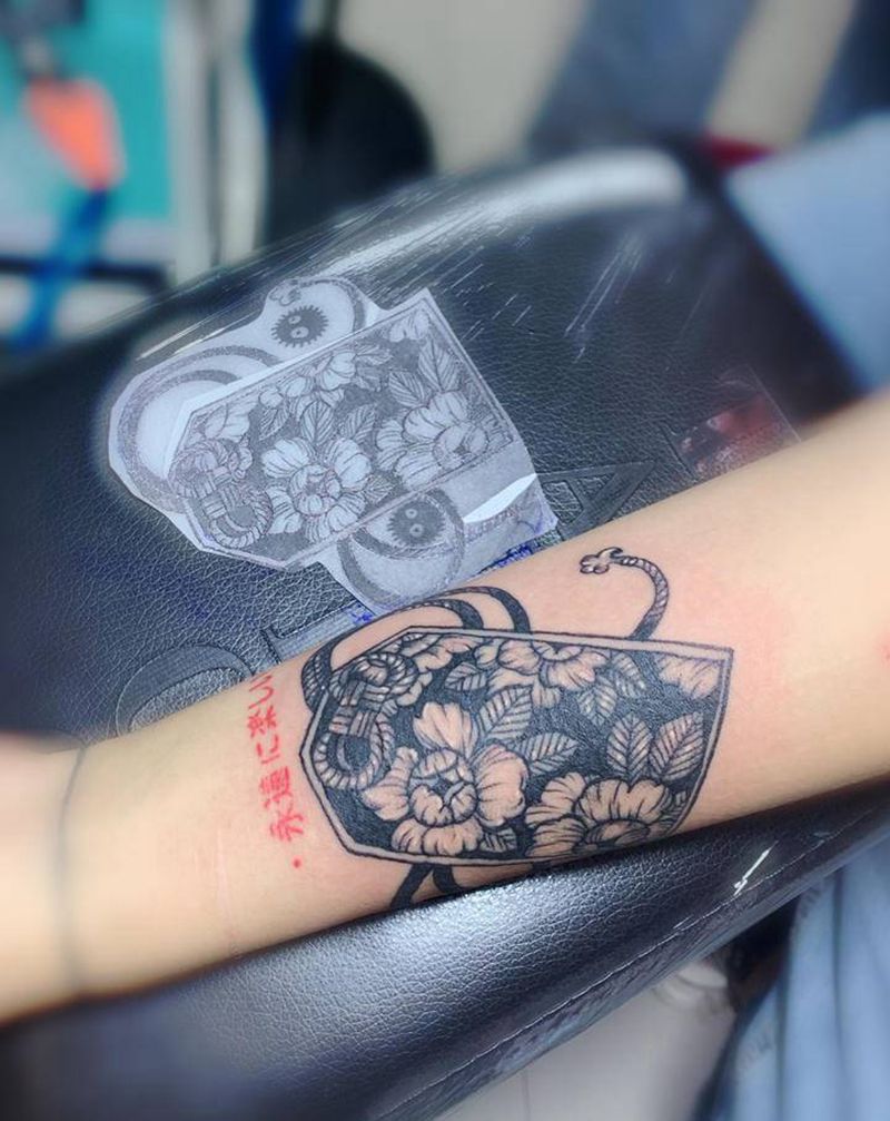 花牌纹身图片_手臂纹身图案