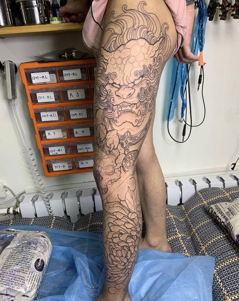 唐狮菊花花腿 未完纹身图片_腿部新传统纹身图案