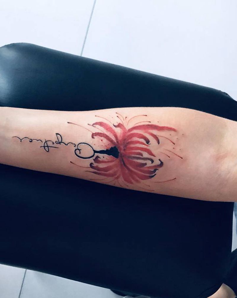 彼岸花纹身图片_手臂新传统水墨纹身图案