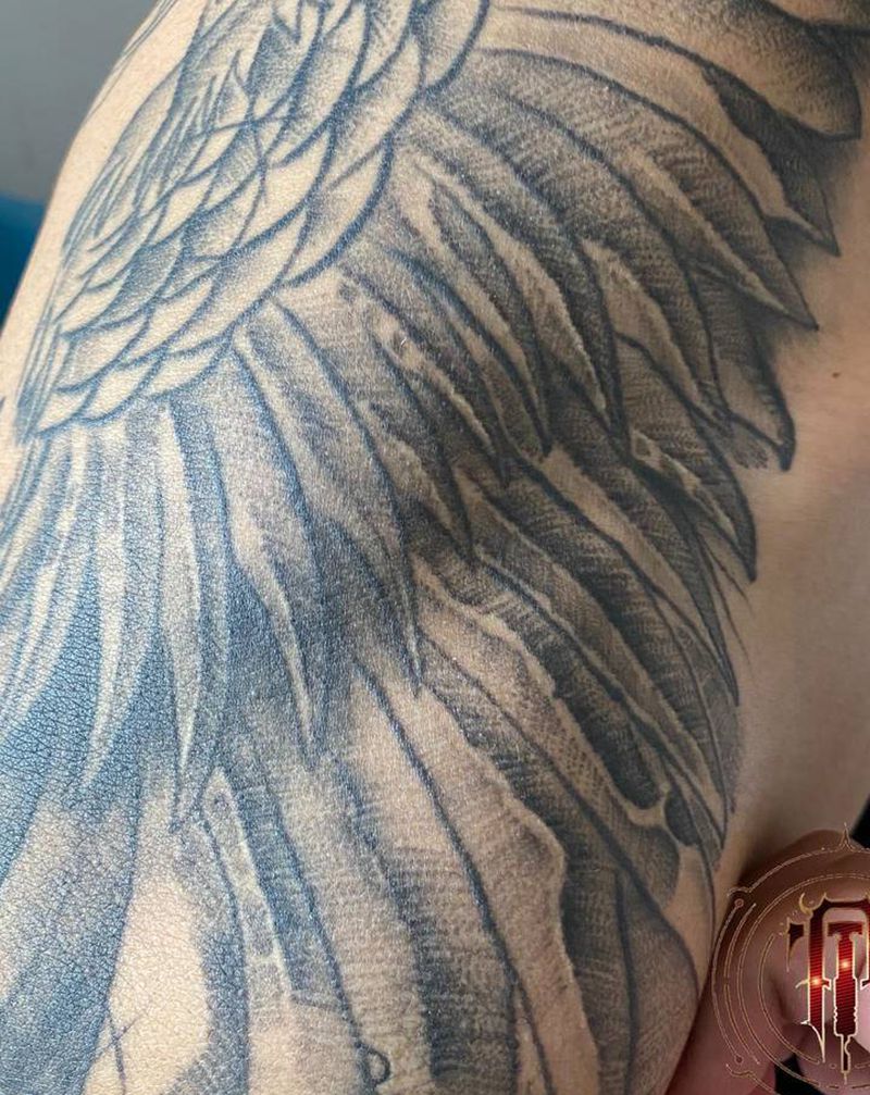 ◈老作品恢复后➕添加传统板雾纹身图片_背部脚部新传统翅膀板雾纹身图案