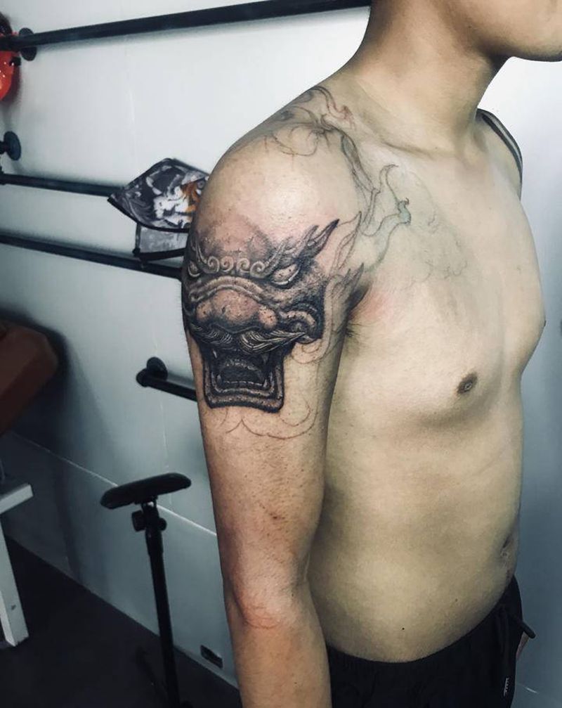 雕龙点珠纹身图片_手臂欧美写实纹身图案