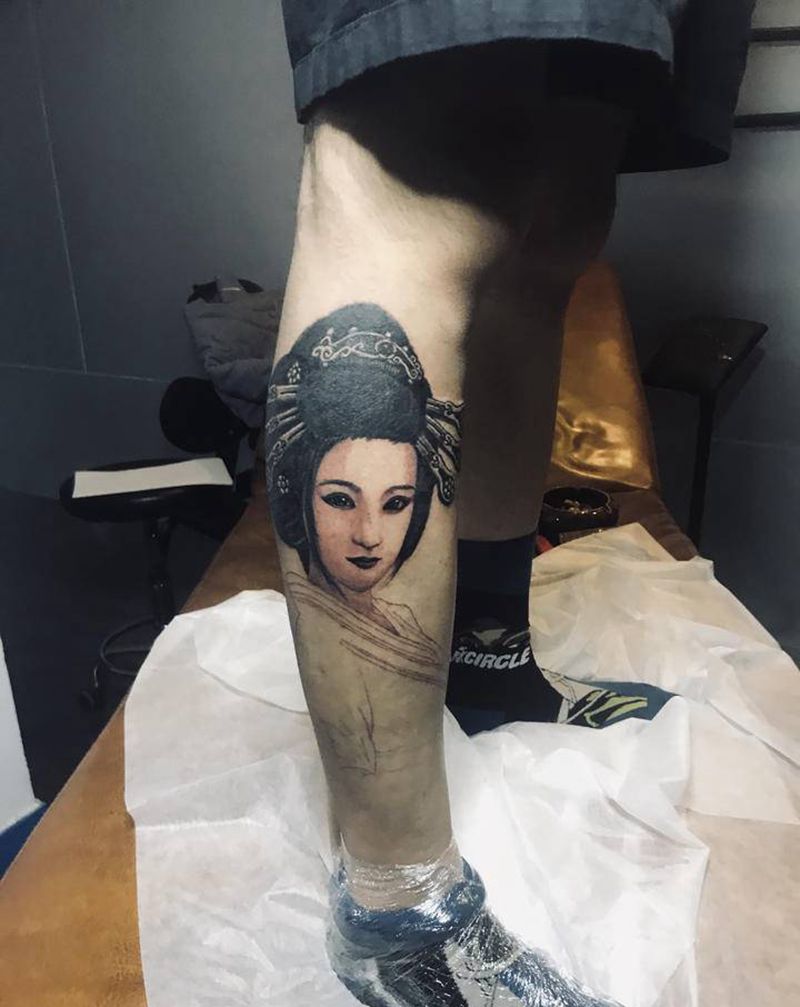 艺妓纹身图片_腿部欧美写实纹身图案