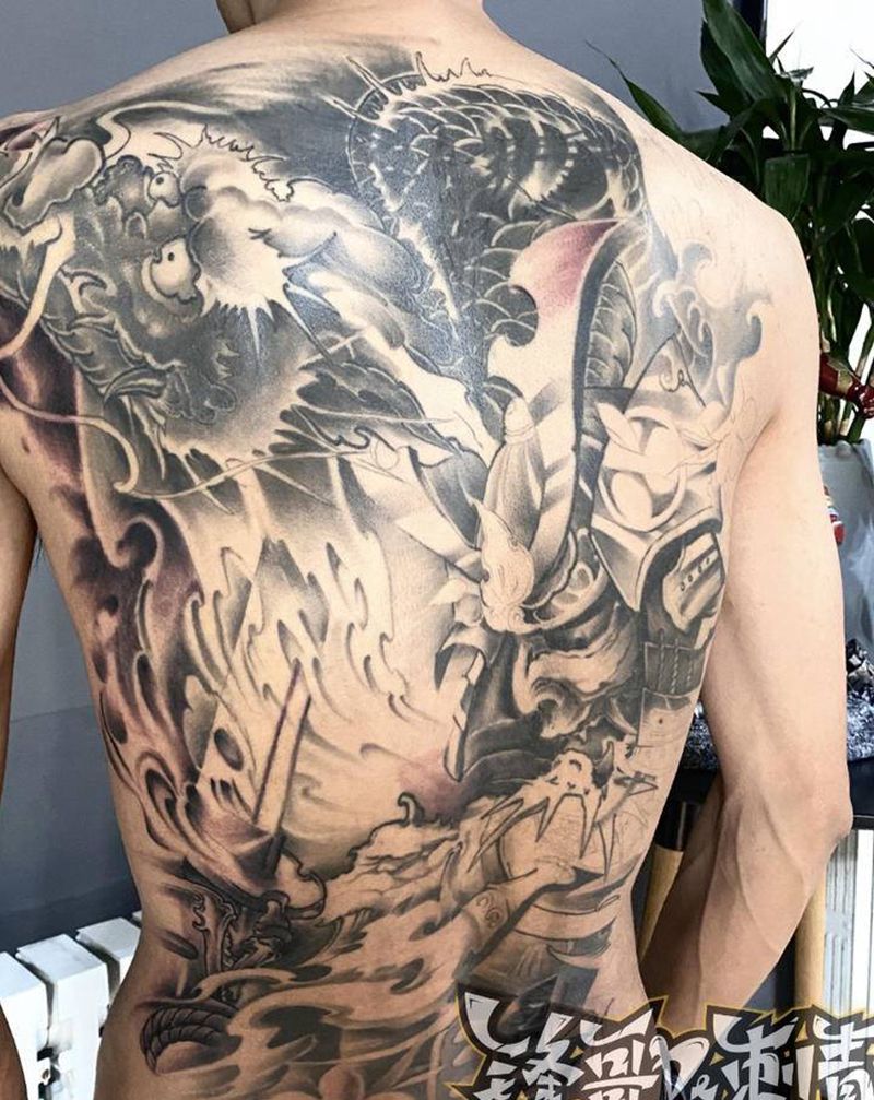 未完鬼武器纹身图片_满背遮盖纹身图案