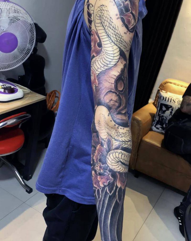 骷髅蛇花臂纹身图片_新传统纹身图案