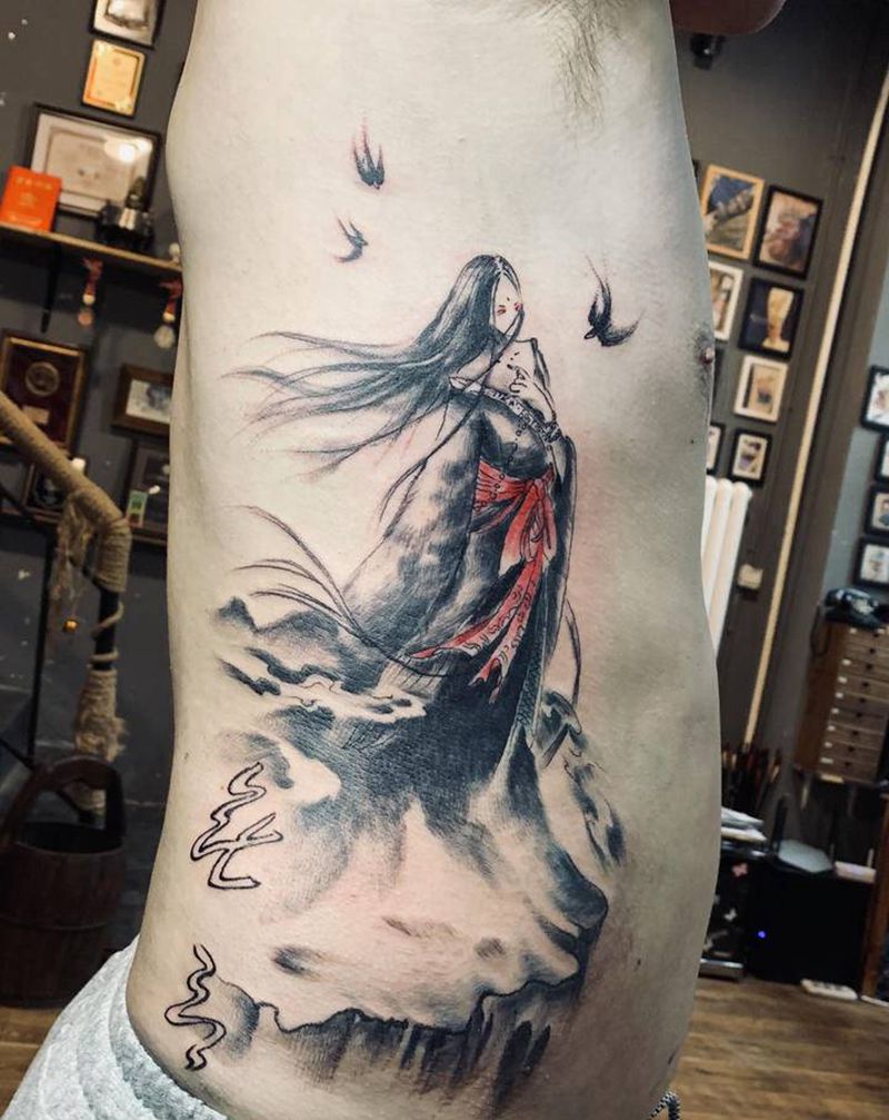 湘妃纹身图片_腰部水墨水彩纹身图案