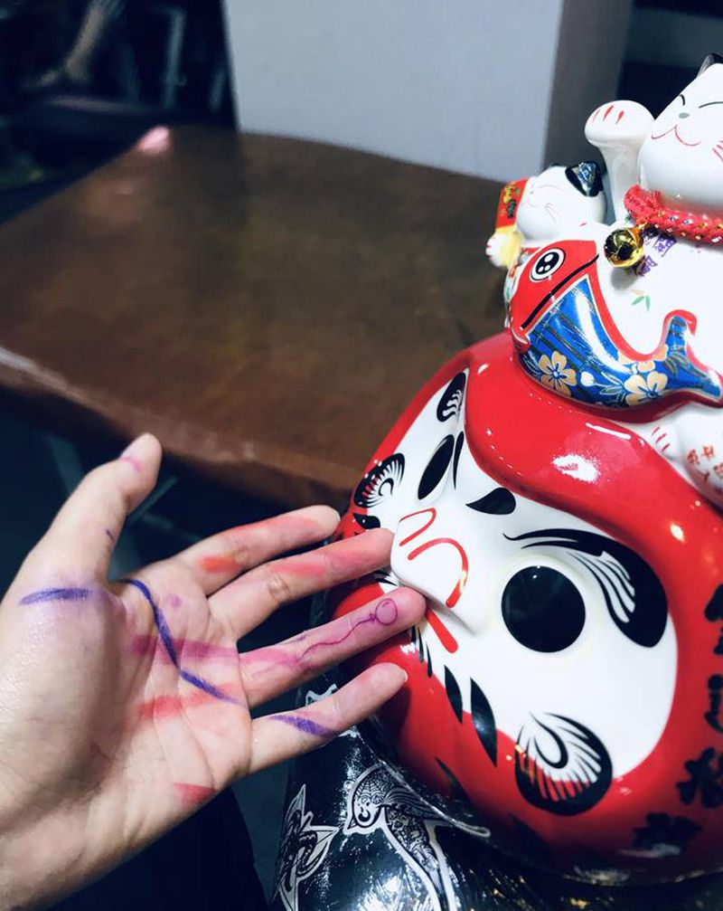 小图纹身图片_手部点刺水彩纹身图案