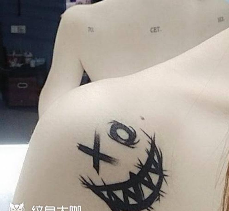 设计稿纹身图片_肩部暗黑添加纹身图案