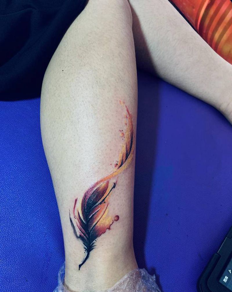 遮盖羽毛纹身图片_腿部水彩水墨纹身图案
