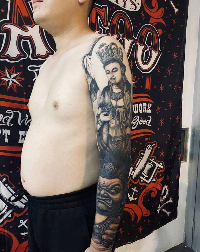 本命守护神纹身图片_手臂欧美写实纹身图案