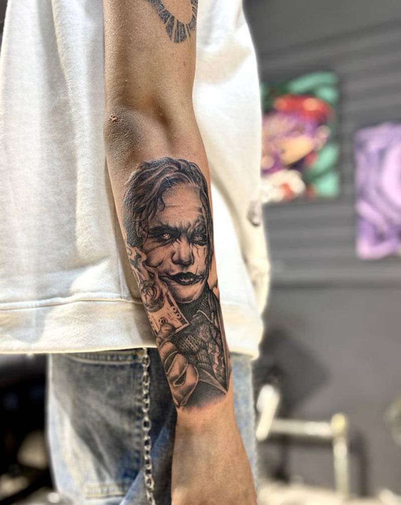 小丑纹身图片_手臂欧美写实纹身图案