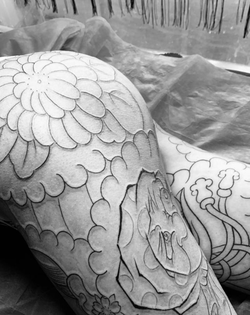 老传统花腿割线纹身图片_腿部臀部老传统纹身图案