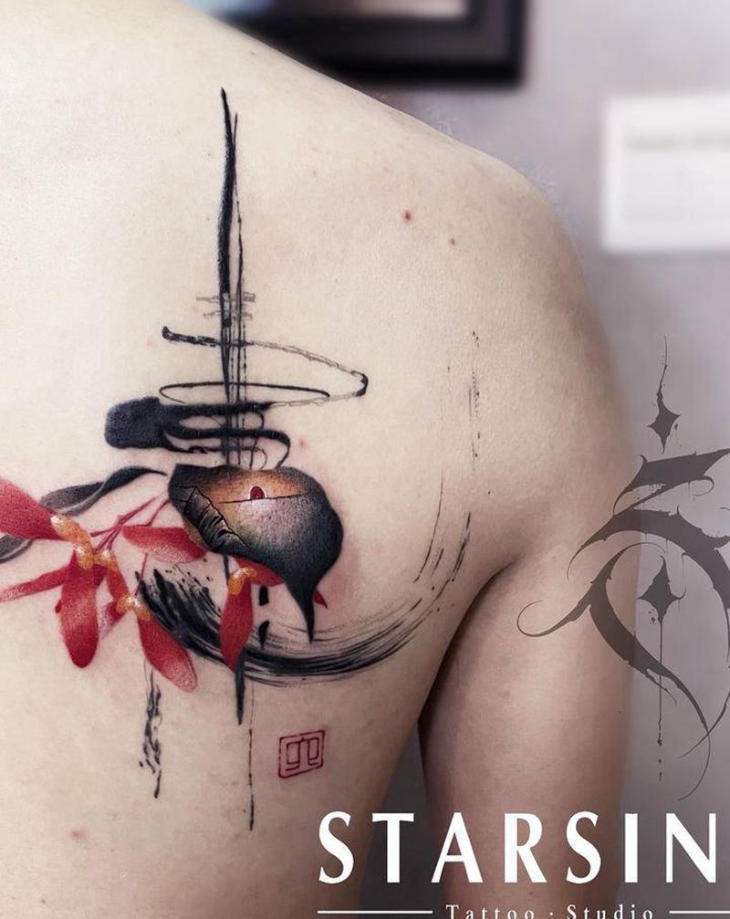 水墨风格·梓叶槭纹身图片_背部水墨纹身图案