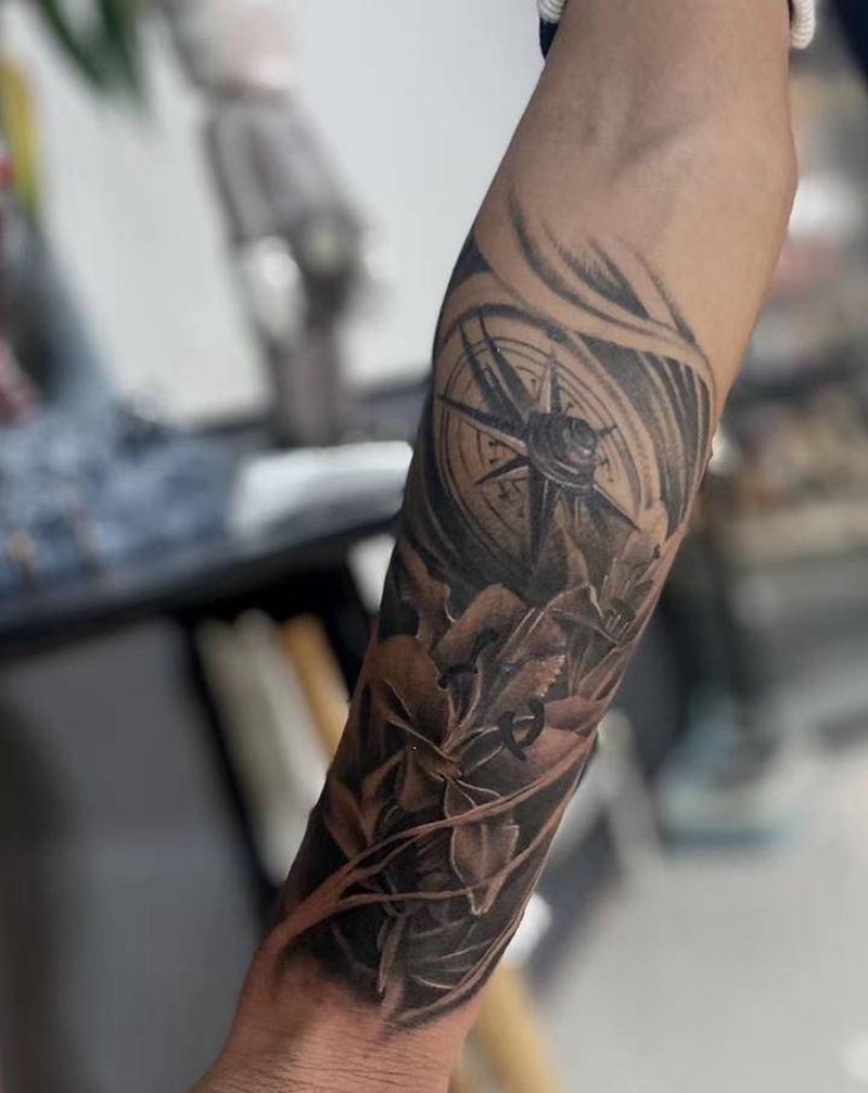 百合，表纹身图片_手臂欧美写实纹身图案