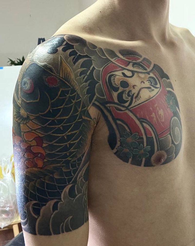 达摩蛋，鱼纹身图片_胸部手臂老传统纹身图案