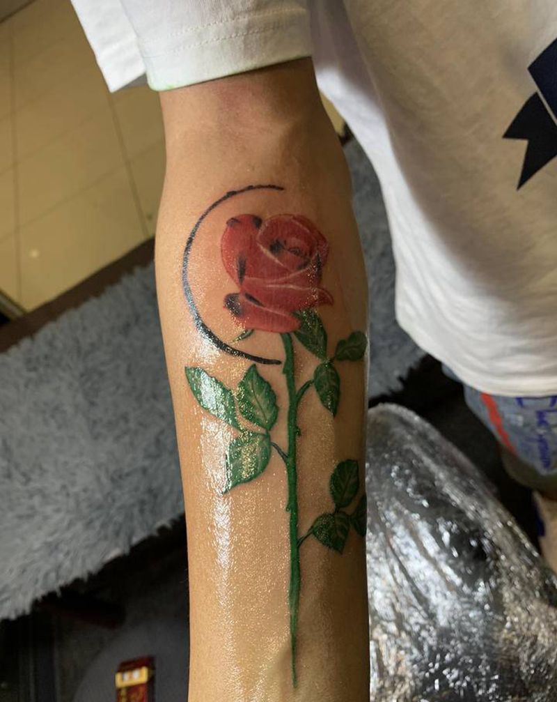 玫瑰纹身图片_手臂水彩纹身图案