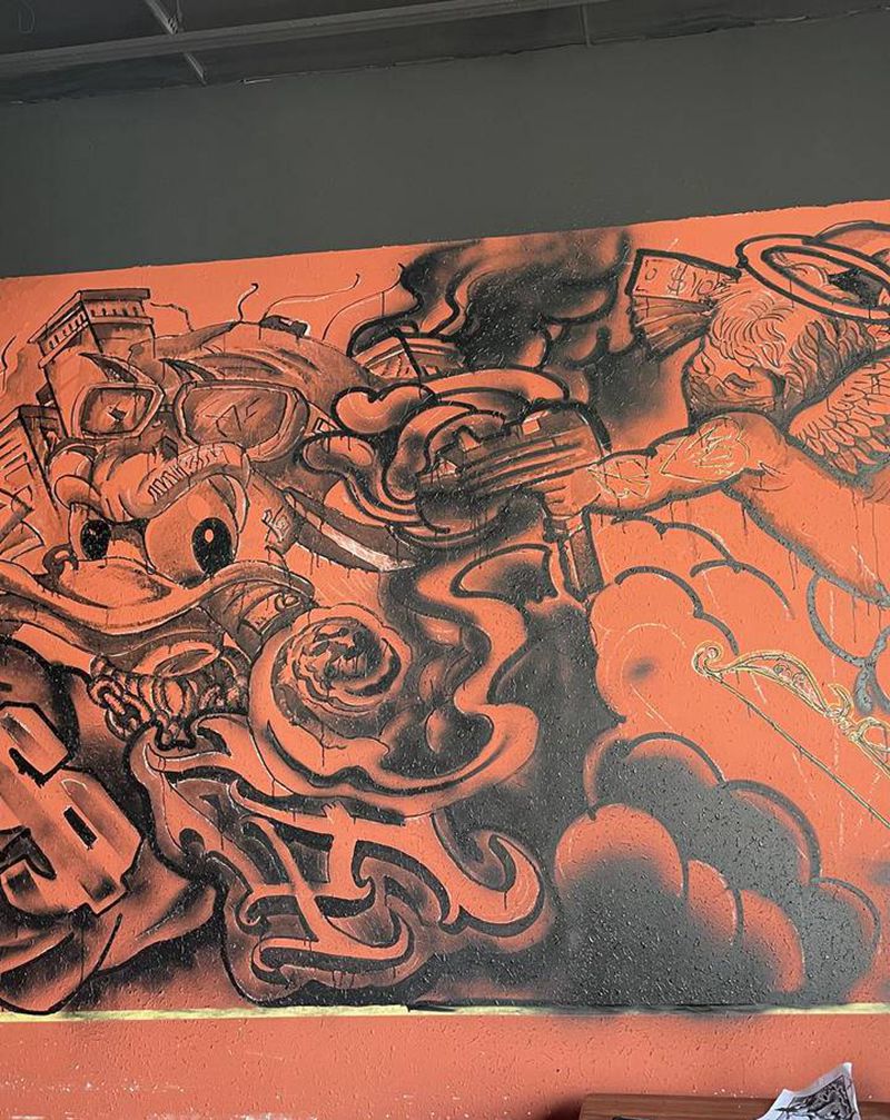 店里墙绘一下纹身图片_臀部手部欧美写实New School纹身图案