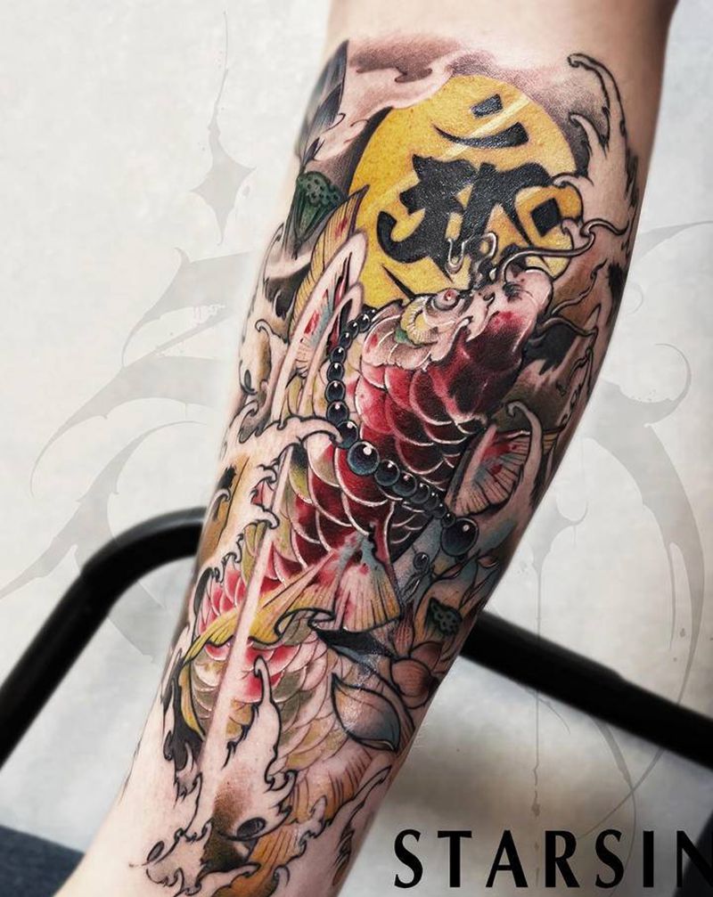 新传统风格·锦鲤纹身图片_腿部新传统鲤鱼纹身图案