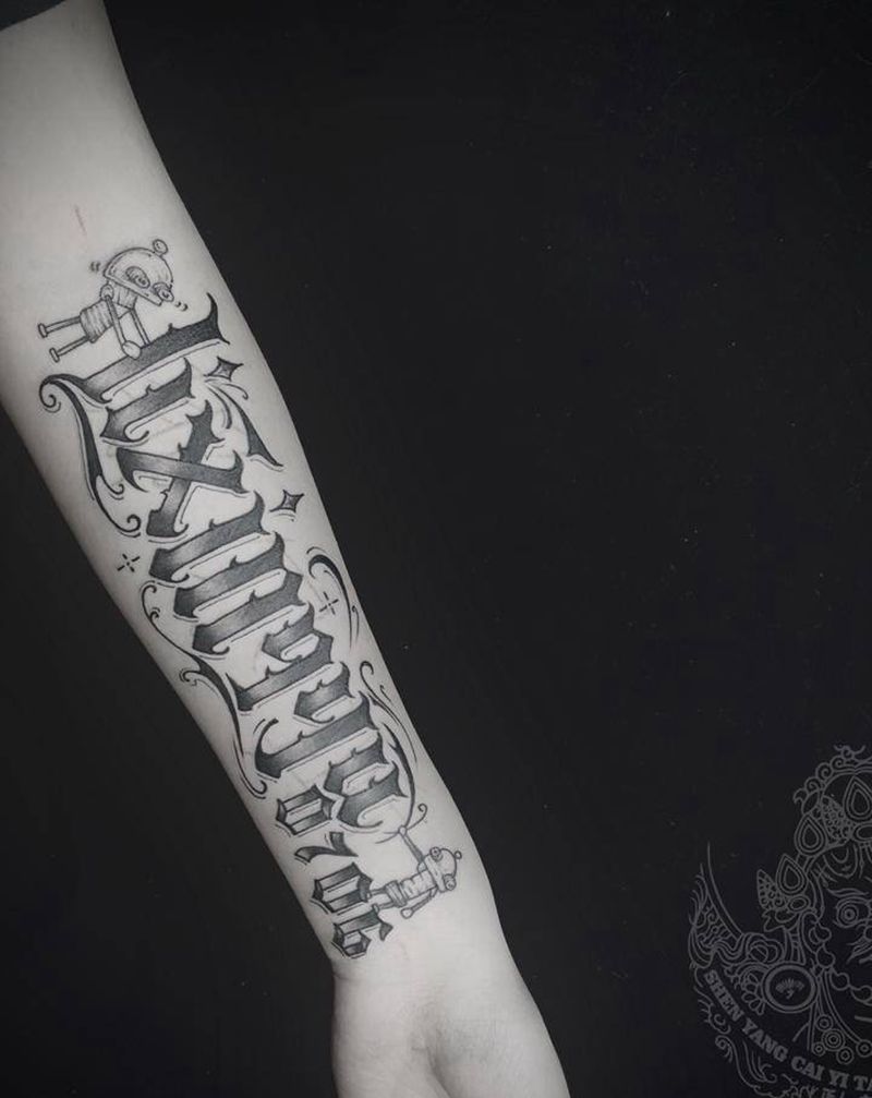 店内花体字纹身图片_手部胸部花体字纹身图案