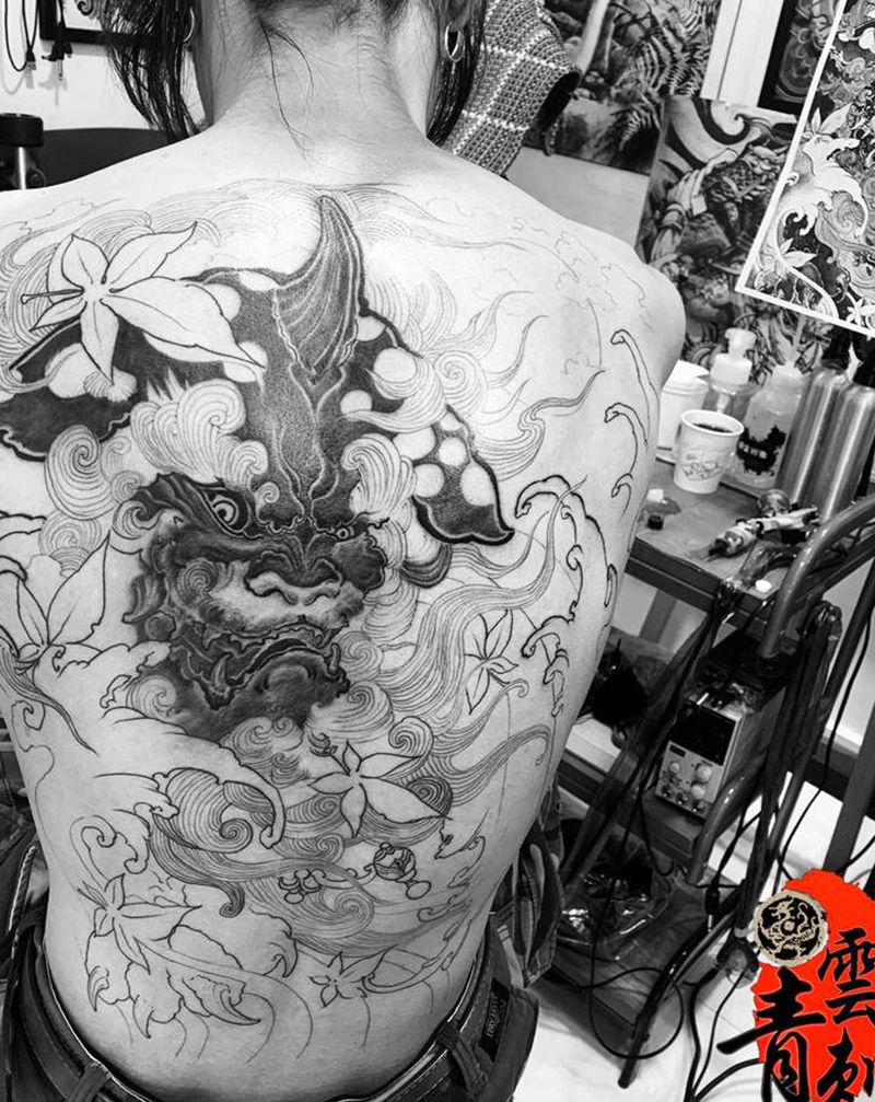满背唐狮 未完纹身图片_背部新传统纹身图案