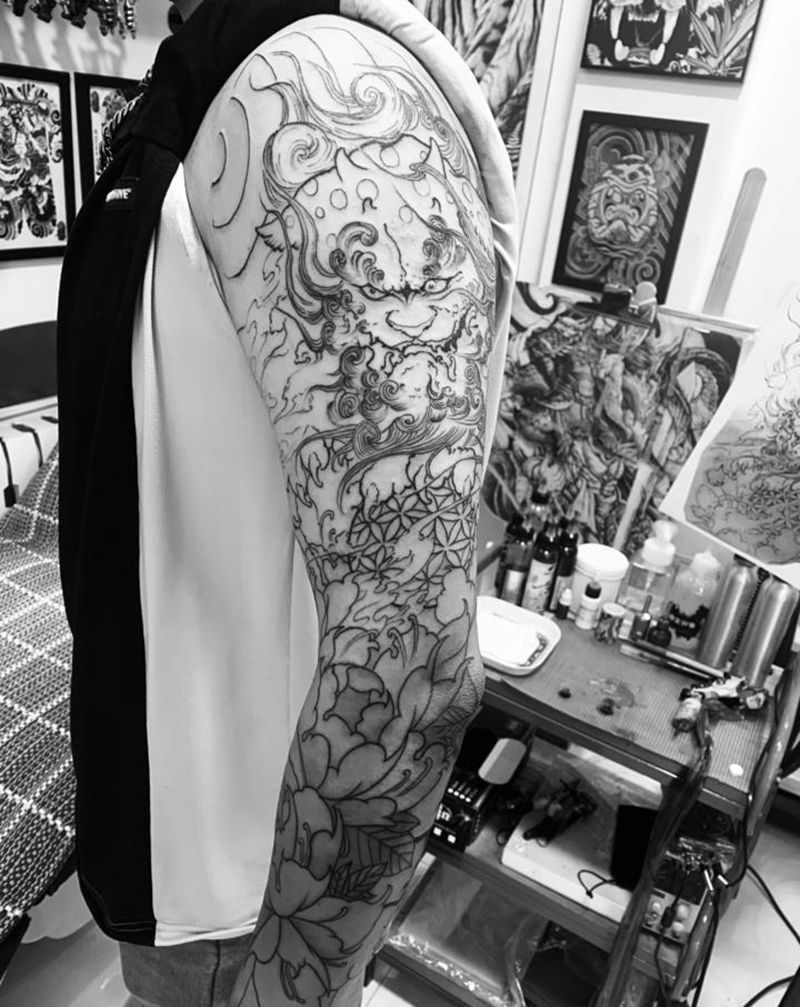 传统牡丹唐狮花臂 未完纹身图片_手臂新传统纹身图案