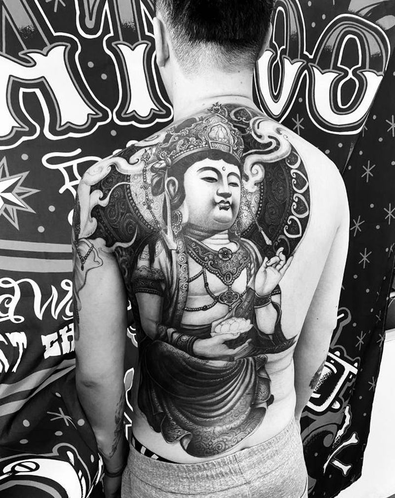 进度纹身图片_背部新传统欧美写实纹身图案