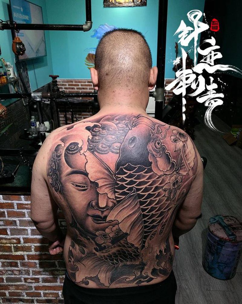 佛鱼纹身图片_背部新传统纹身图案