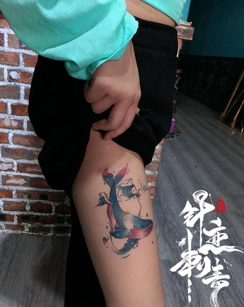 鲸鱼纹身图片_腿部水彩纹身图案