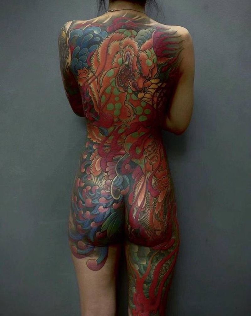 店内工作，九尾纹身图片_背部新传统老传统纹身图案