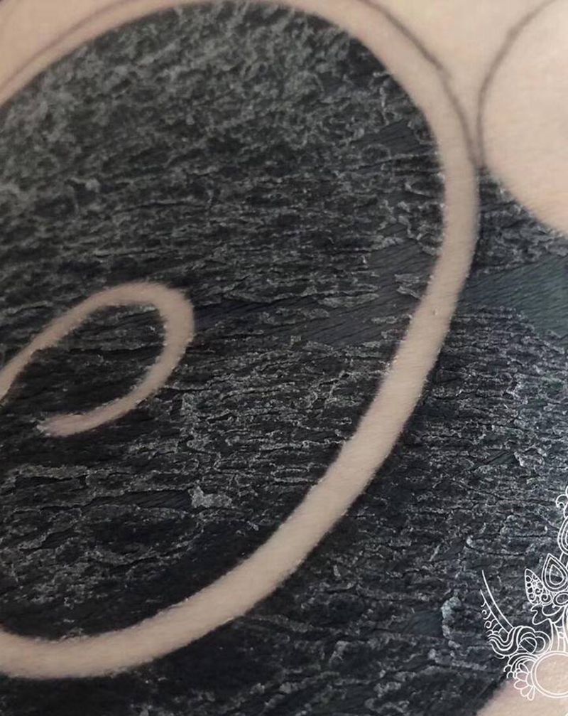 恢复中纹身图片_背部老传统纹身图案