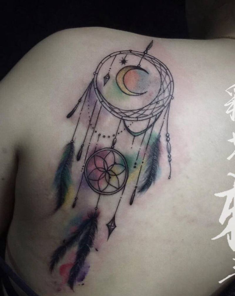 捕梦网纹身图片_背部水彩纹身图案