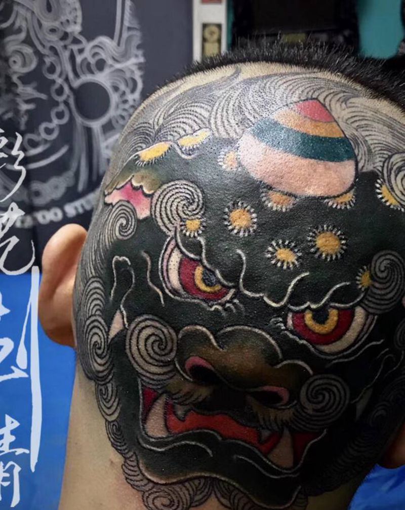 头部唐狮 三小时彩色纹身图片_颈部老传统纹身图案