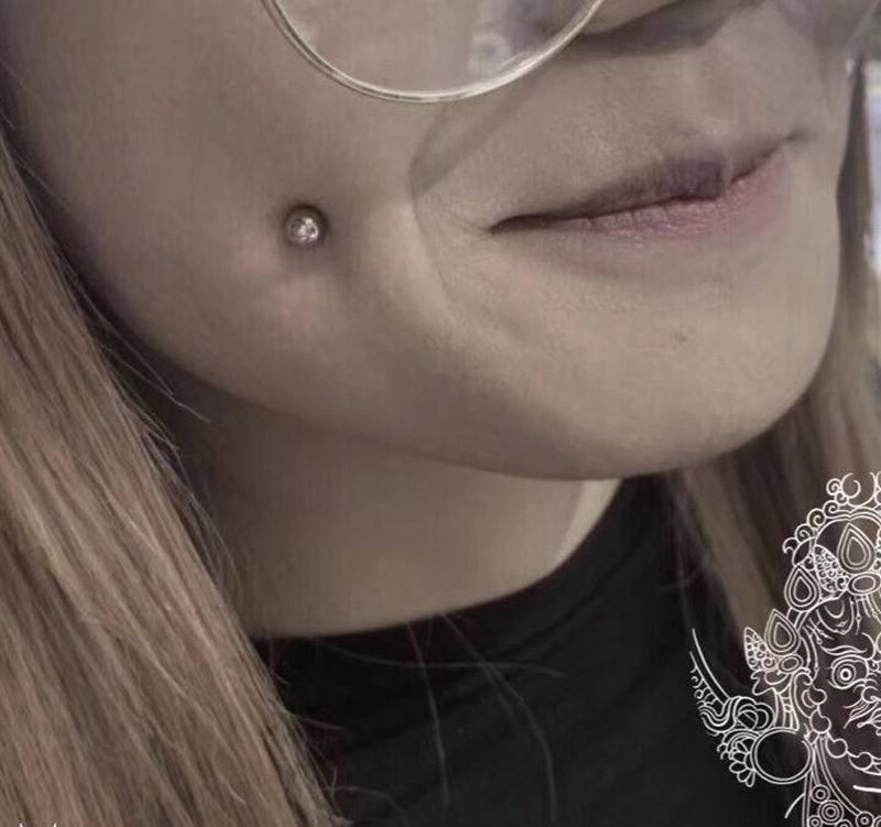 店内穿孔纹身图片_手部纹身图案