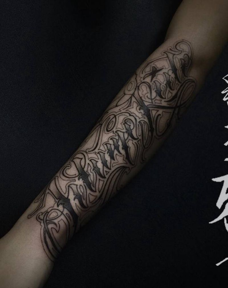 店内花体英文纹身图片_手臂花体字纹身图案