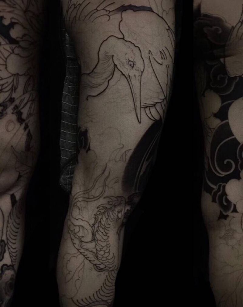 店内仙鹤花腿进度纹身图片_腿部新传统纹身图案