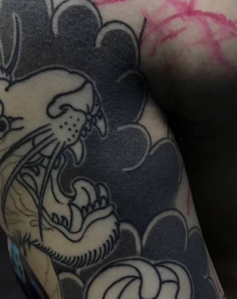 圆3恢复后纹身图片_手臂老传统纹身图案