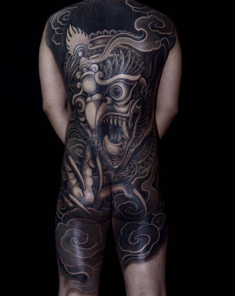 黑灰大背纹身图片_背部老传统纹身图案