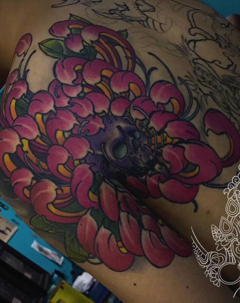 恢复三年后纹身图片_背部新传统纹身图案