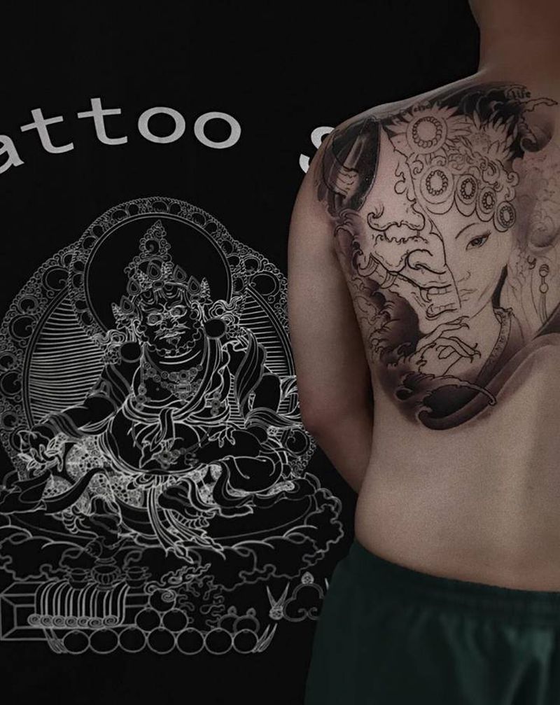 后肩艺妓未完纹身图片_背部新传统纹身图案