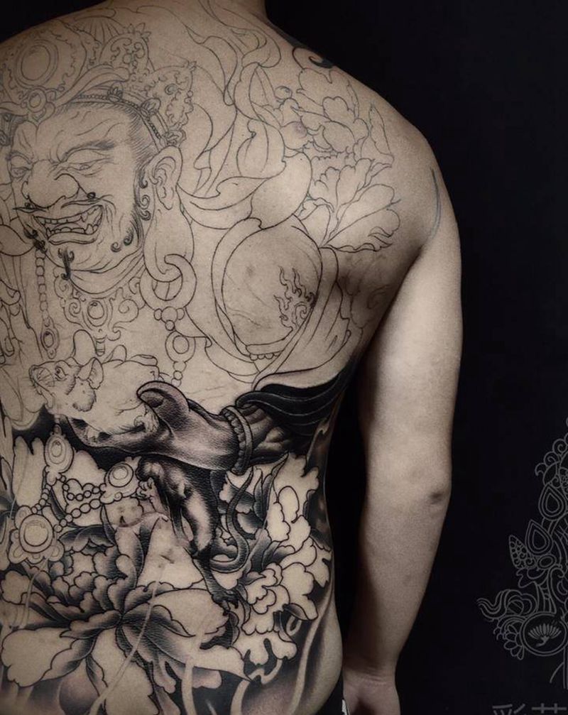 满背未完纹身图片_背部新传统纹身图案