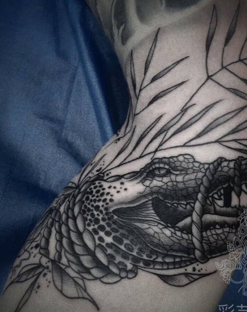 店内黑灰小图纹身图片_腿部Old School纹身图案