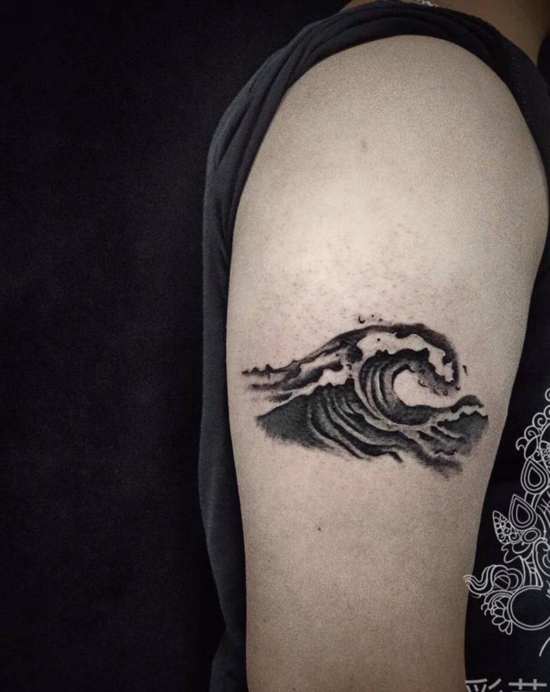 水浪纹身图片_手臂图腾水墨纹身图案