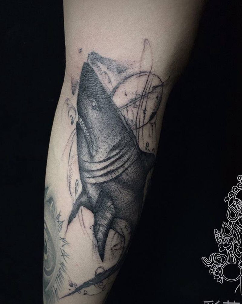 鲨鱼纹身图片_手臂图腾点刺纹身图案