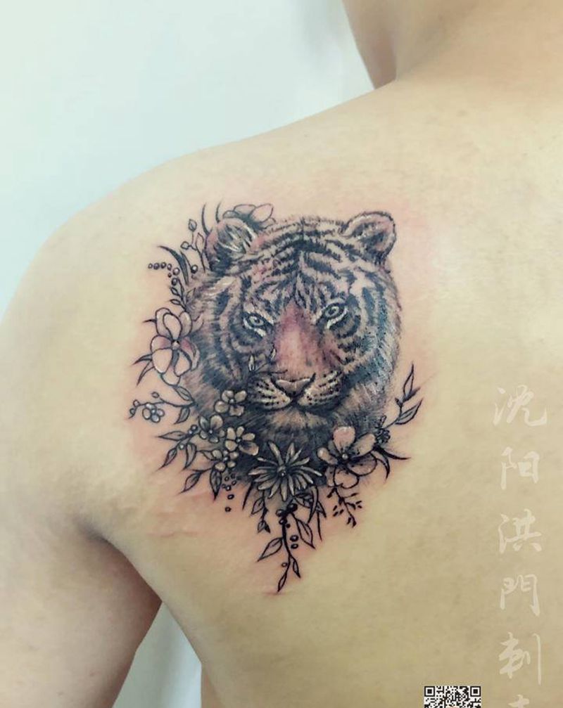 老虎纹身图片_背部胸部New School点刺老虎小清新花纹身图案