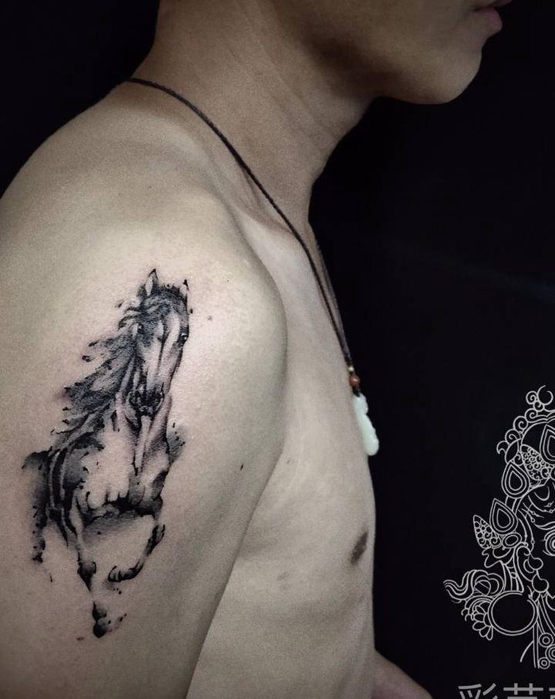 中国风 千里马纹身图片_手臂水墨纹身图案